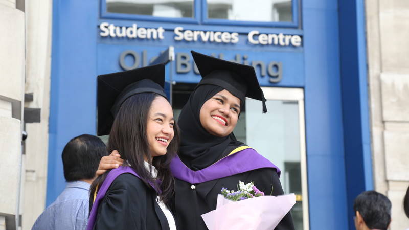 Graduation_July_2014_9187_800x450_16-9_sRGBe