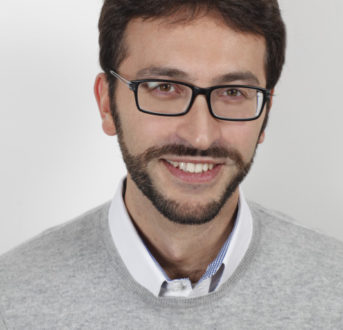 Comovement and the financialization of commodities