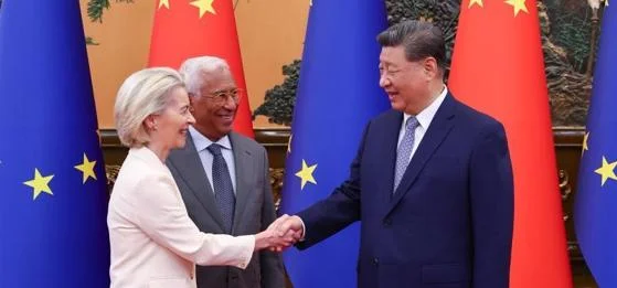 Leaders from the EU and China shaking hands