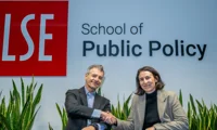 Isabella Luksic and Professor Andrés Velasco shake hands