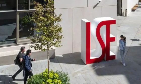 LSE letters on campus.
