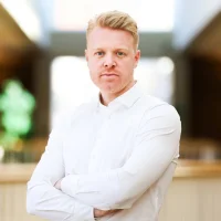 Dr Mathias Larsen