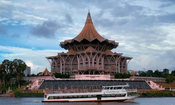 A boat in front of a building.