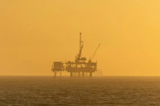 Offshore oil producing platform