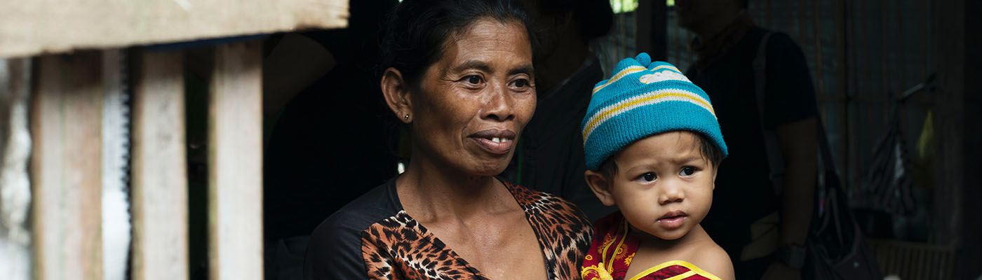 indonesia_woman_holding_child_1400x400