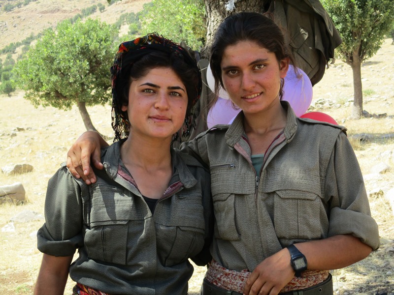 Kurdish Women Fighters 800-600