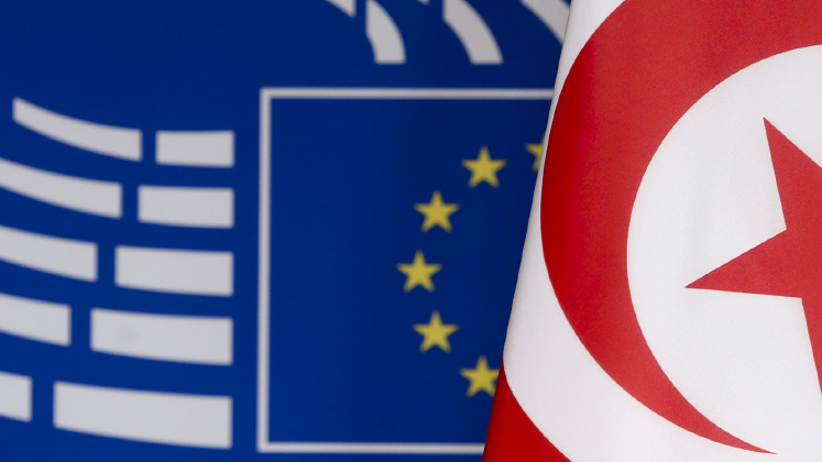 Tunisian and EU flags