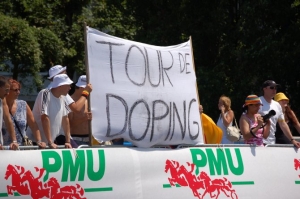 Spectators' banner during the Tour de France 2006. Image credit: Wladyslaw (Own work)/CC BY-SA 2.5
