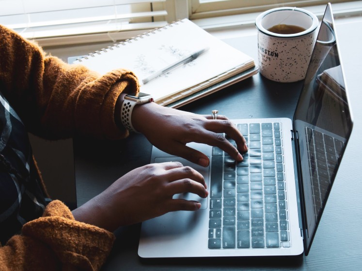 woman on laptop 747x560