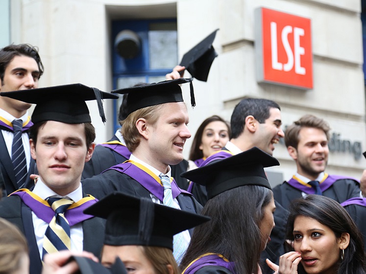 LSE graduation 747 560