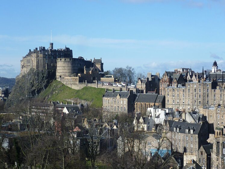 rsz_11200px-edinburgh_castle_from_the_south_east