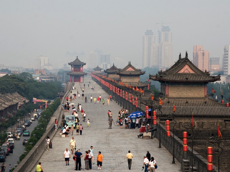 Xi'an_-_City_wall_-_747 x 560