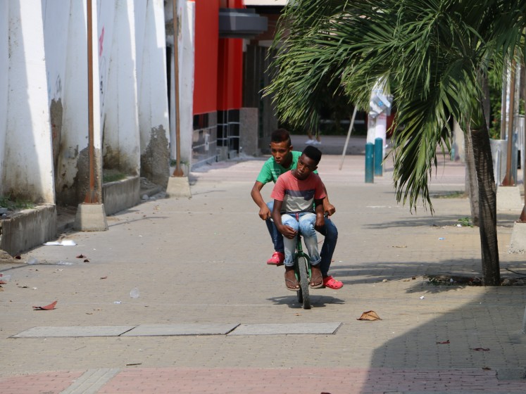 Colombian boys on bike 747x560