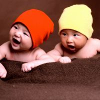 Two_babies_wearing_hats_Stock_image_sourced_via_Canva_200x200