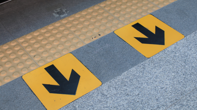 Train platform arrows_sourced via Canva_747x420