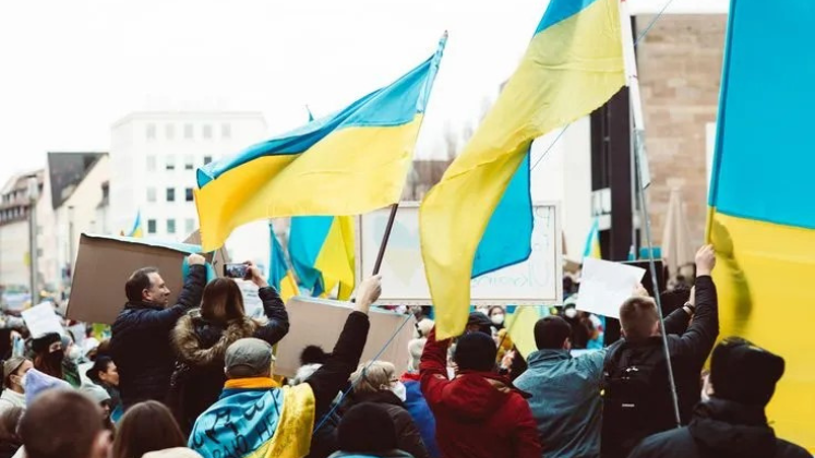 Ukraine flag protest 747