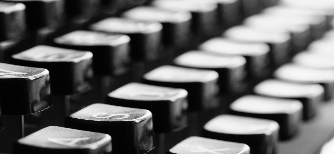 typewriter-keys-mechanically-letters_1300x600