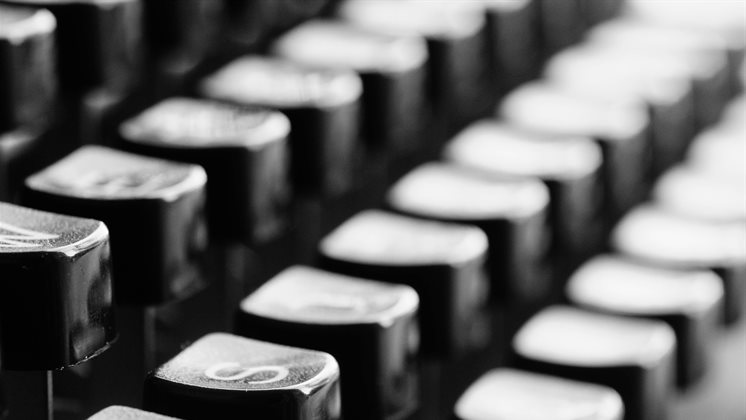 typewriter-keys-mechanically-letters