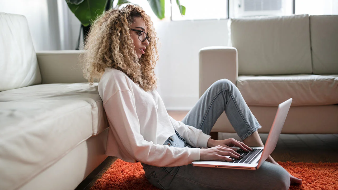 quiet quitting, a woman working at home