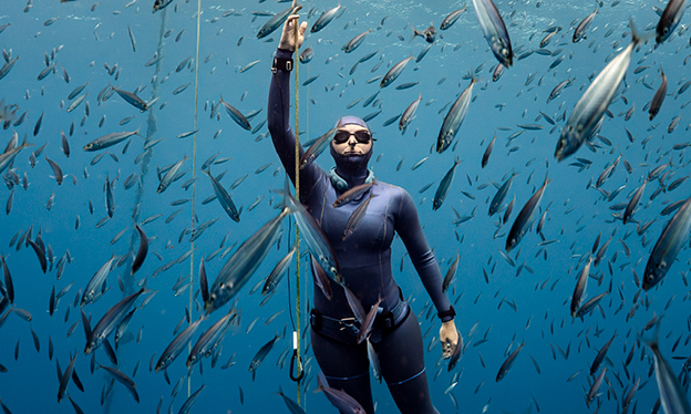 "Sharing the World'' Freediving photographer: Bingqian Gao, Freediver: Viktoria Urbanek