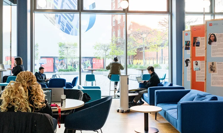 Alumni using the alumni centre