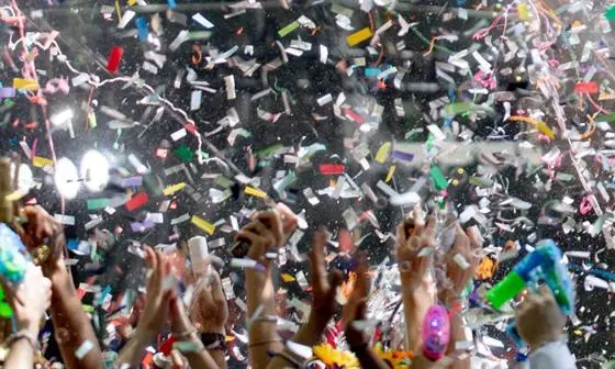 An audience with streamers and ticker tape