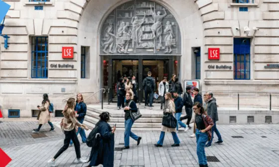 LSE students walk around campus