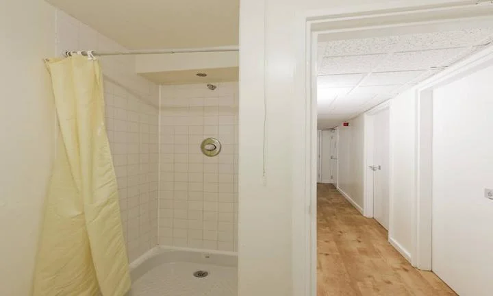 Butlers Wharf Shower