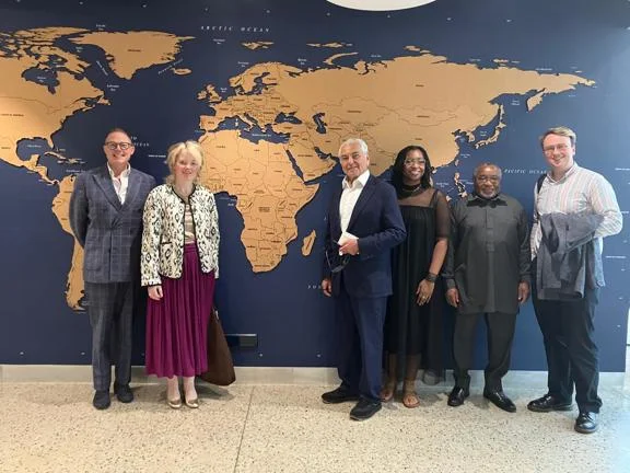 LSE alumni and staff pose for a group photo in Cape Town