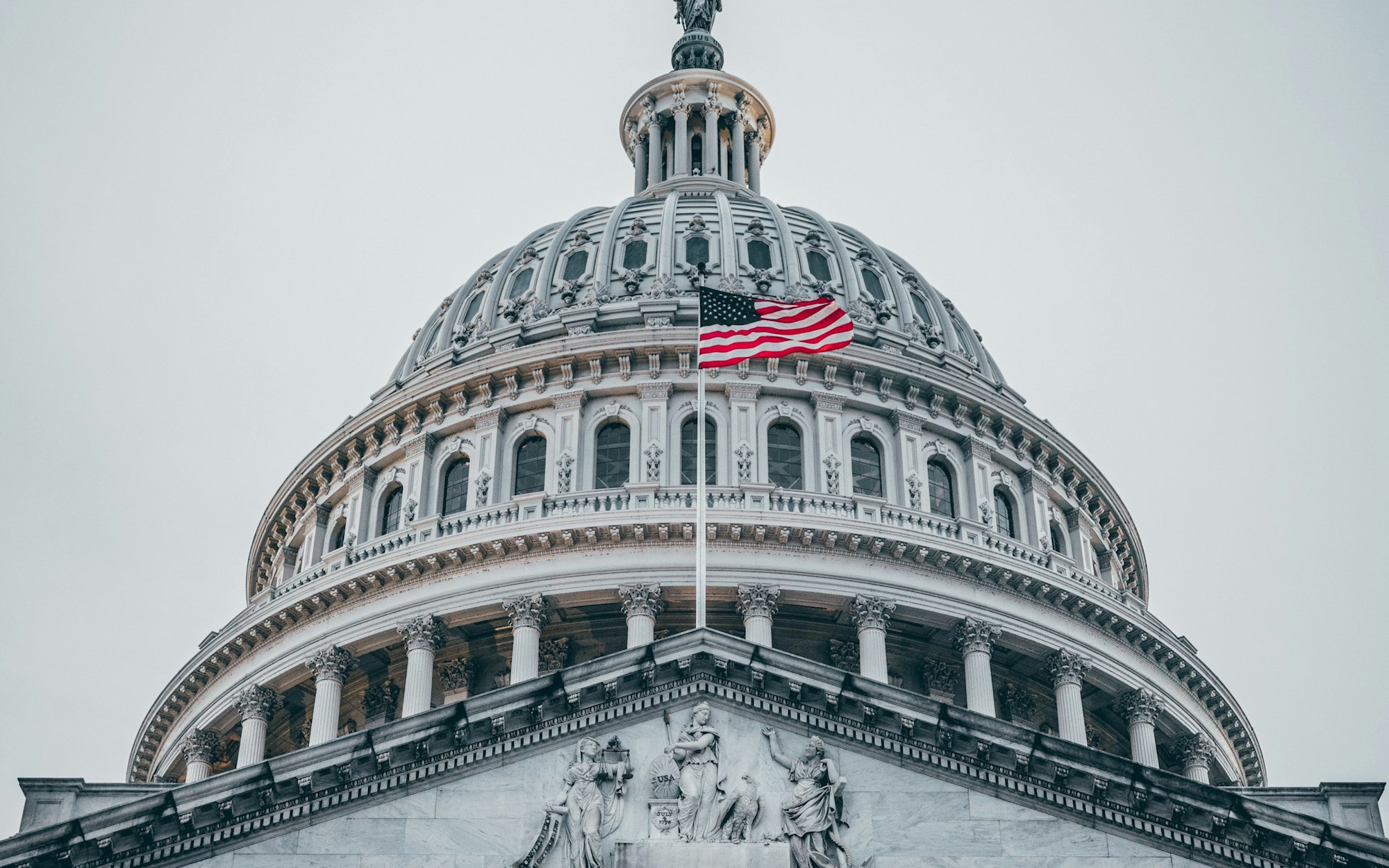 US Capitol building with US flag