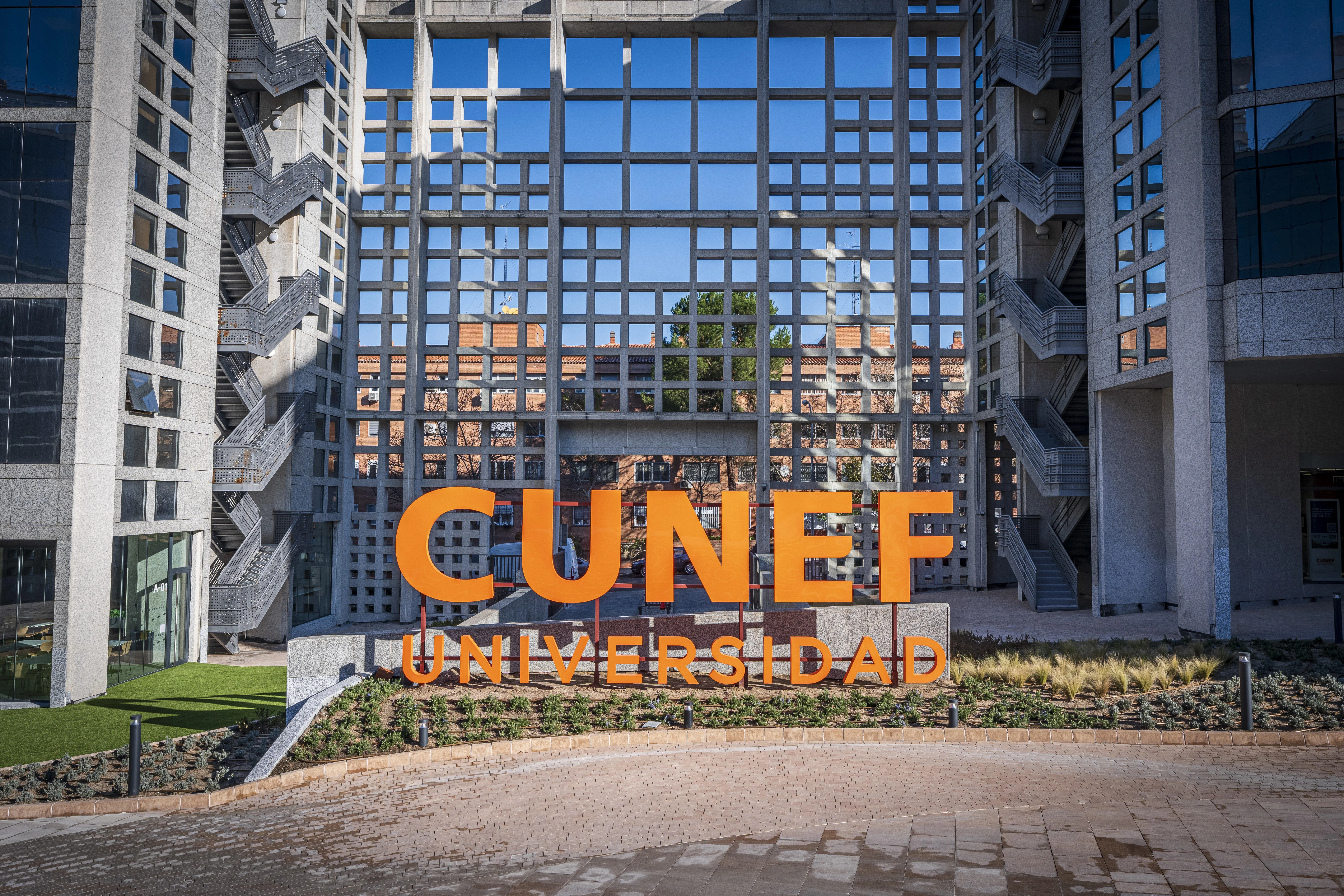 CUNEF sign