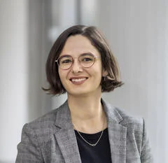 Dr Leonie Bossert