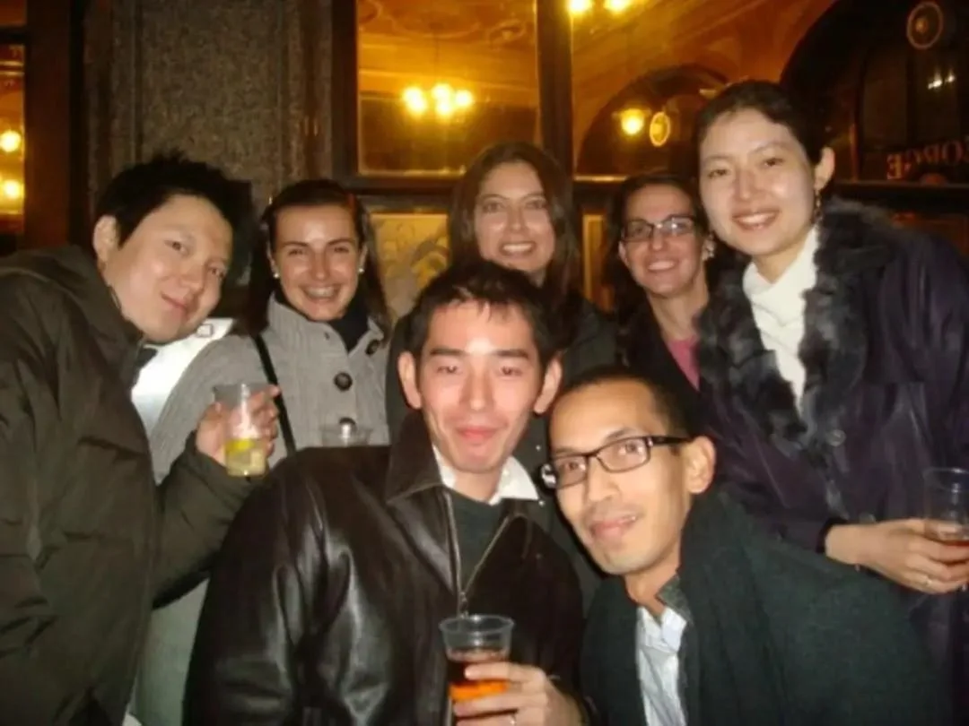 a blurry photo from 2009 with students at the LSE
