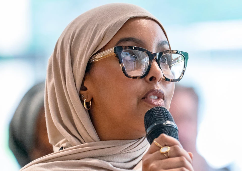 A member of the audience asking a questions at an LSE event