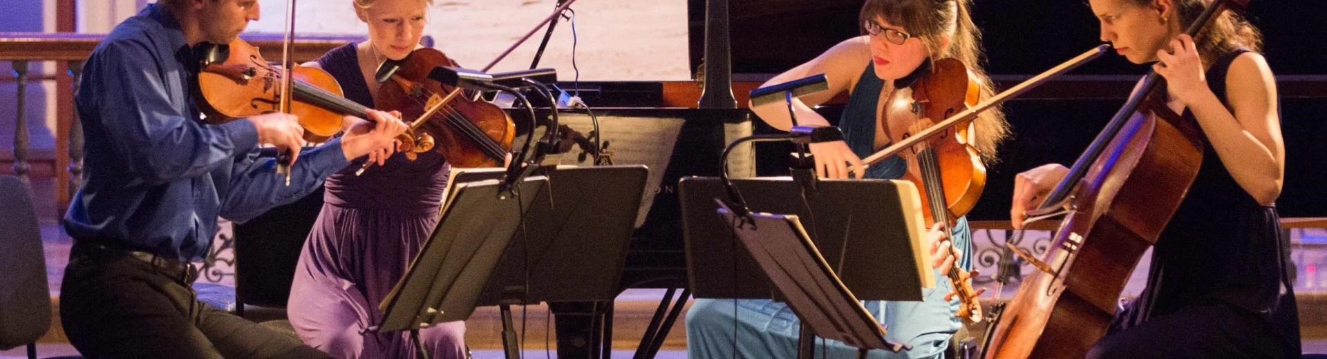 Gildas Quartet perform together.