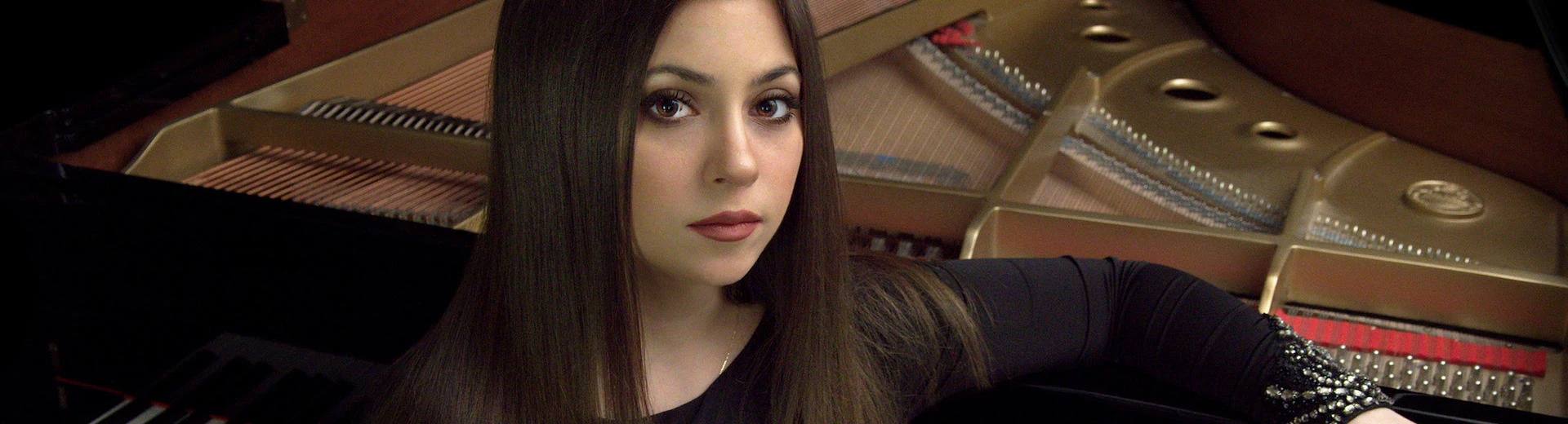 Lara Melda 1920x830