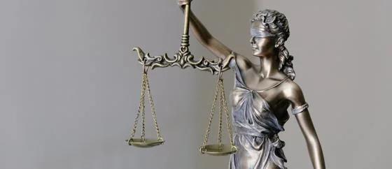 Statue of lady justice holding scales, in bronze