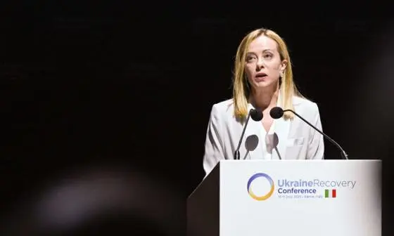 Giorgia Meloni speaking at Ukraine Recovery Conference