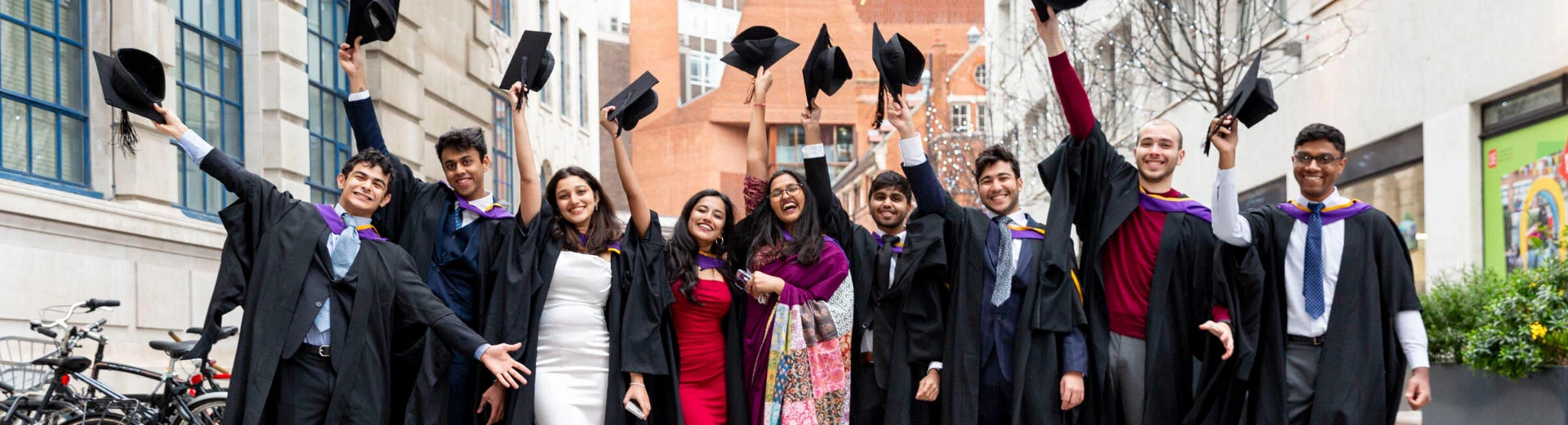 Group photo of LSE students graduating