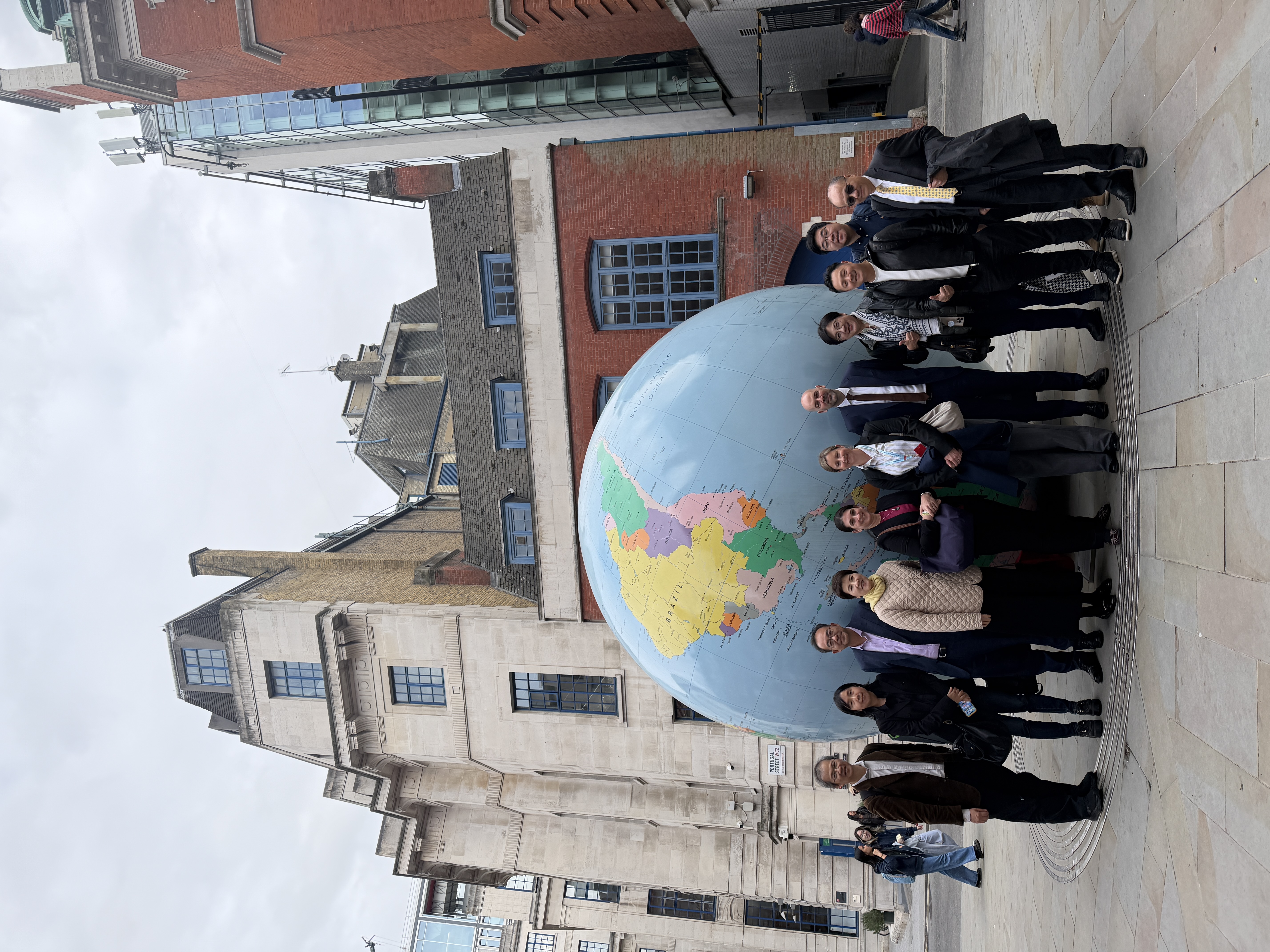 HKUST delegation with Sian Rees-Jones in front of the LSE on campus