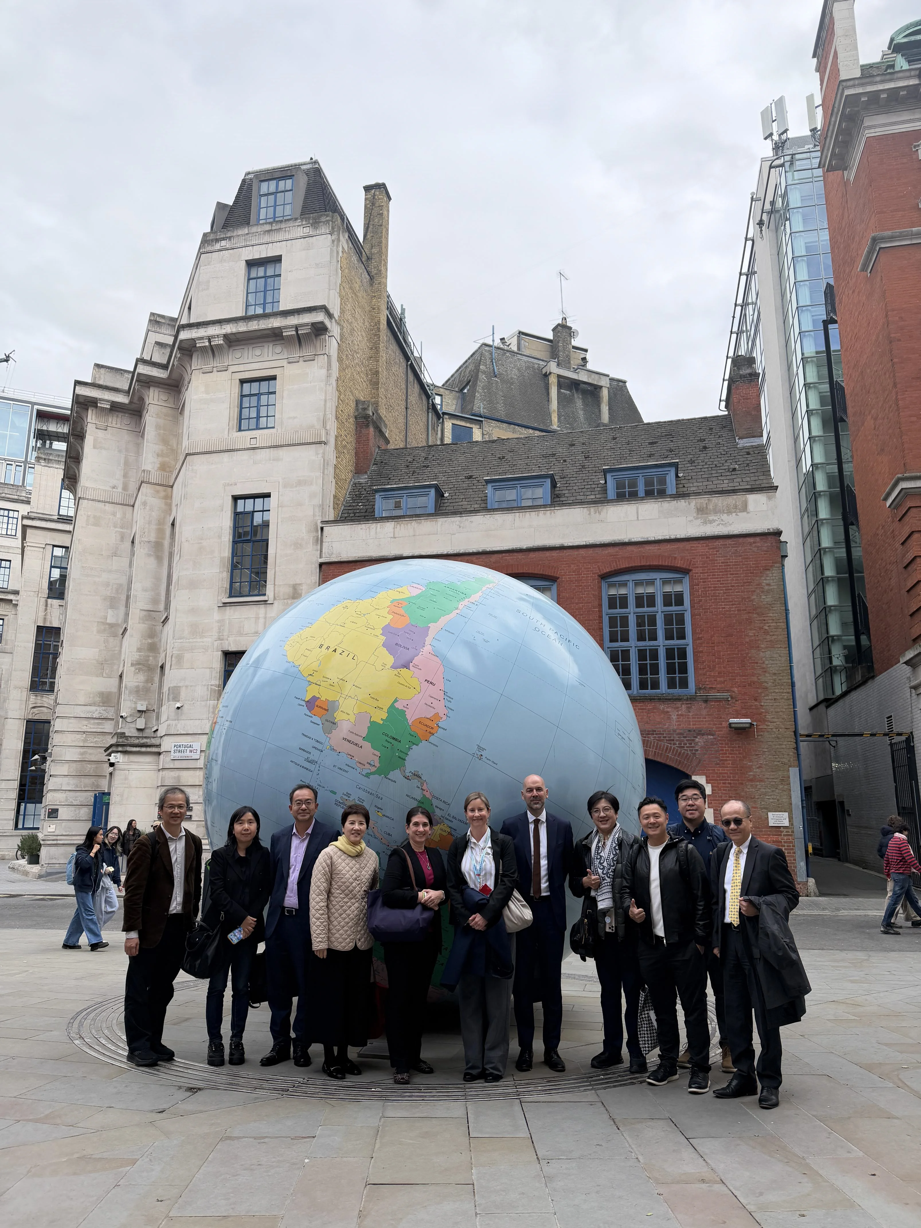 HKUST delegation with Sian Rees-Jones in front of the LSE on campus