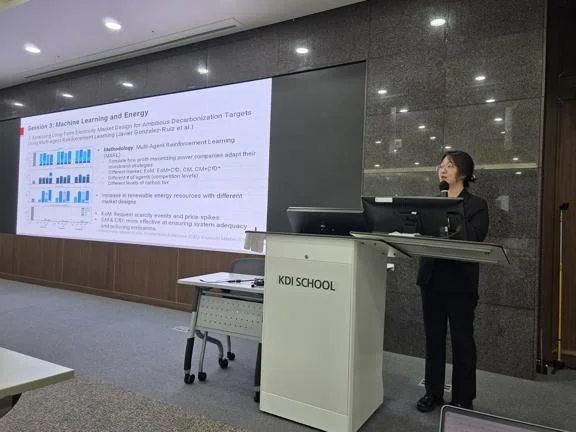Dr Min Cha, LSE Fellow, speaking in front of attendees at a workshop at the KDI School.