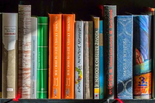 colourful-bookshelves-header-1400x300px