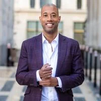 Gavin Lewis headshot