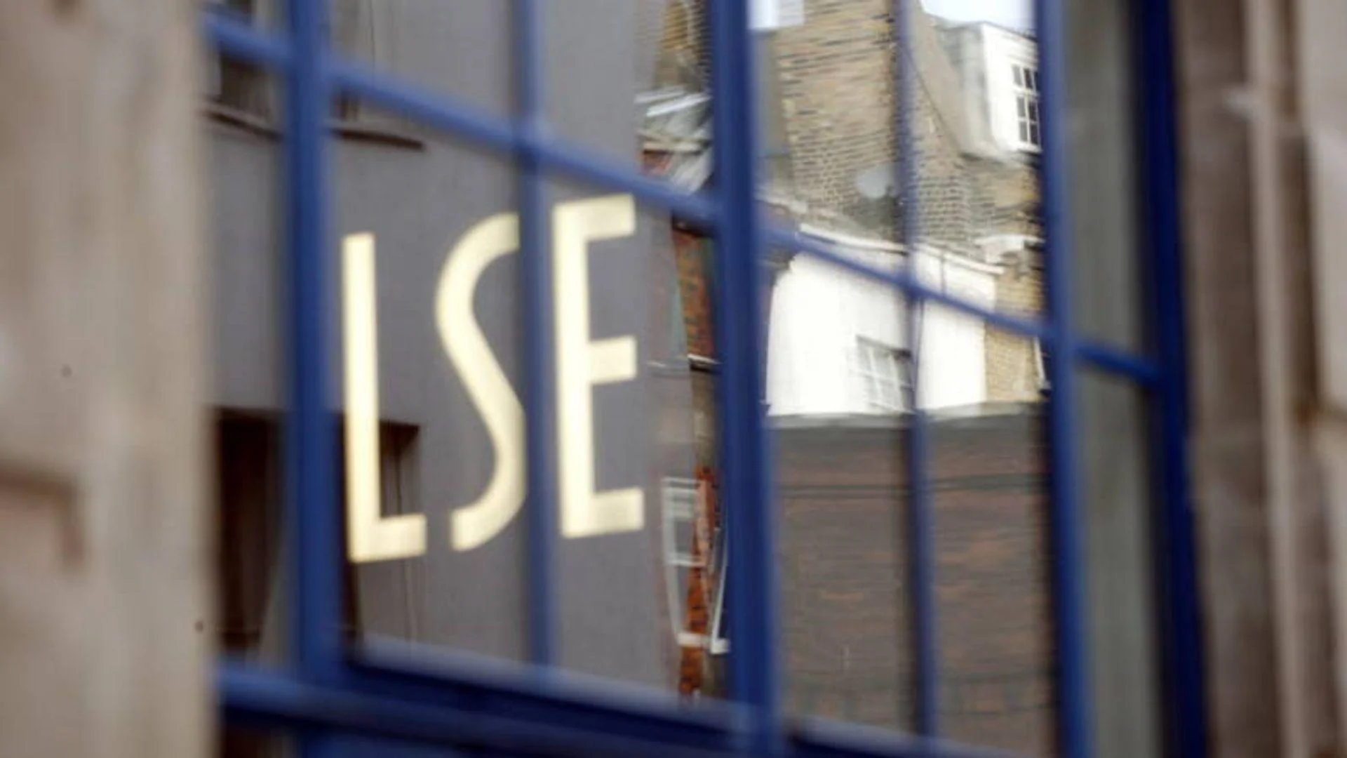 The LSE sign on campus