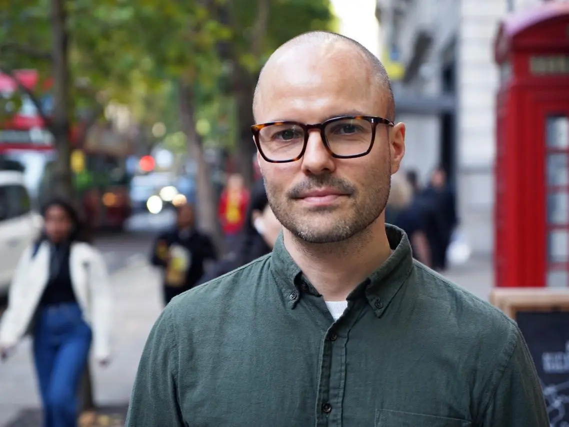 Nick Lewis 747 x 560