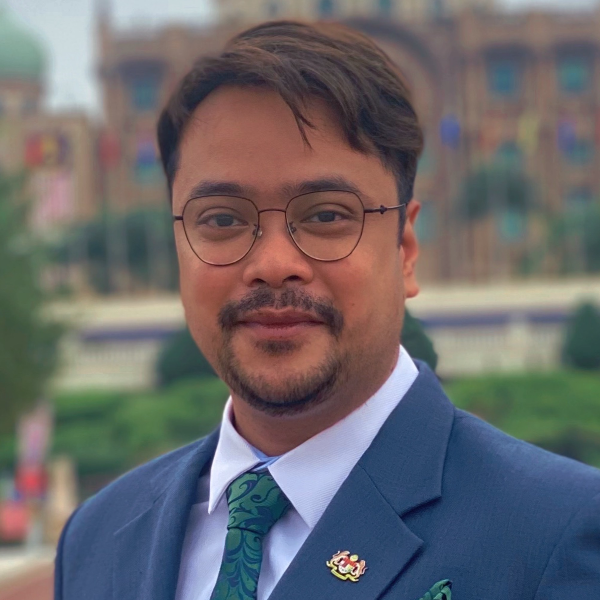 nik hussein