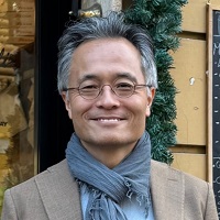 Headshot of Youngjin Yoo