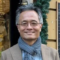 Headshot of Youngjin Yoo