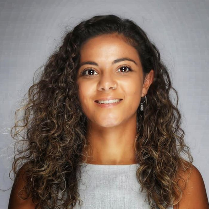 Headshot of Isabel